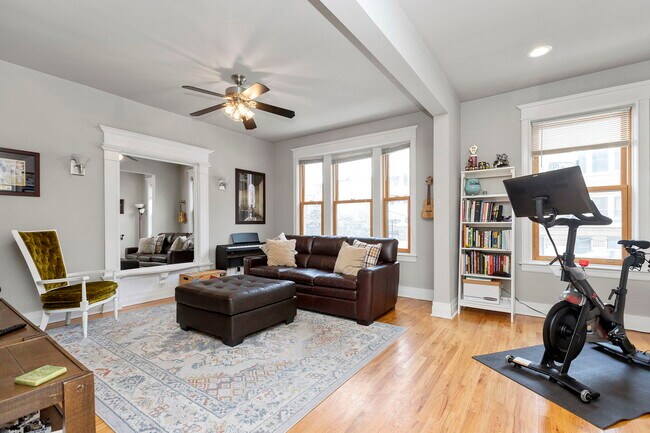 Primary Photo - 2107 W North Ave