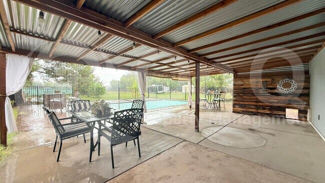 Building Photo - 4518 W Crivello Ave
