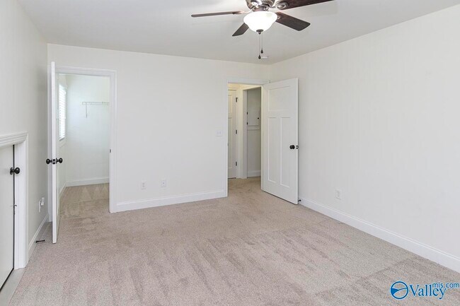 Building Photo - 161 Huntsmen Lane