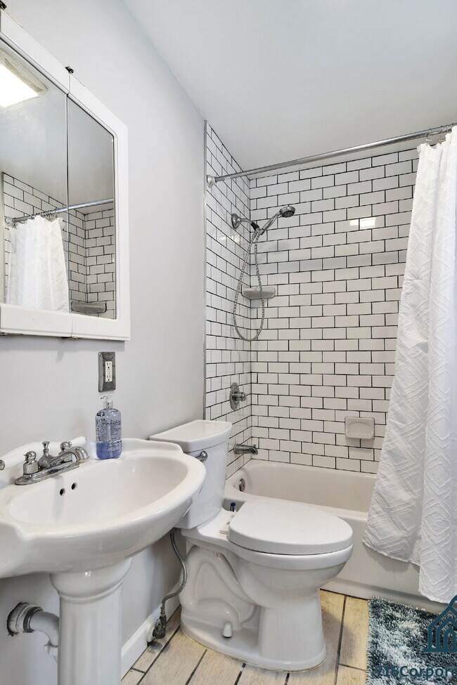 Building Photo - Furnished 2-Bedroom Lower Apartment on Prospect Ave