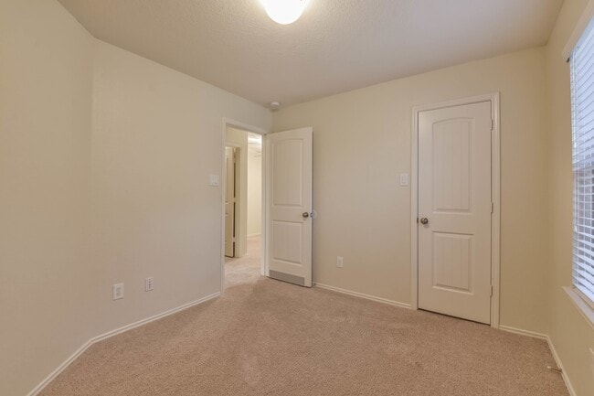 Building Photo - 16131 Beachside Pl