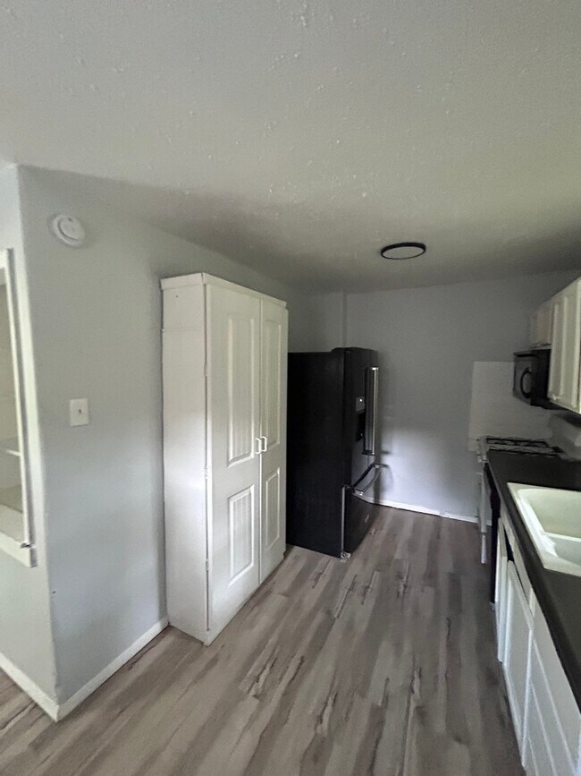 Building Photo - 7534 Blanding Dr