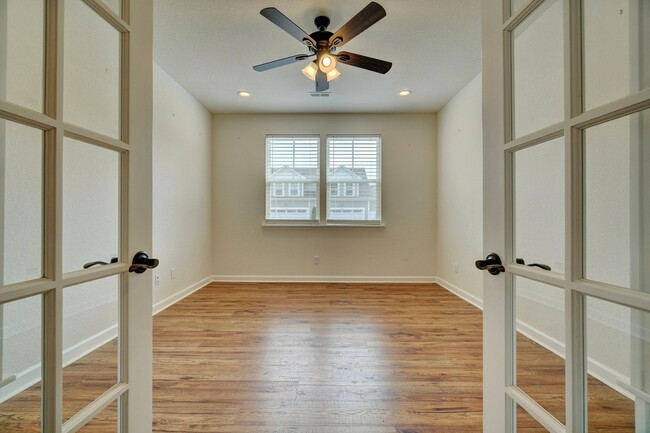 Building Photo - 4 bedroom condo in Suffolk