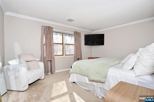 Building Photo - 173 Willowdale Ave