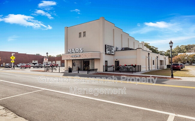 Building Photo - 402 E 3rd St
