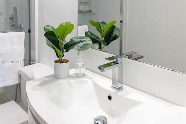 Building Photo - 19901 E Country Club Dr