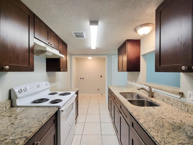 Building Photo - 12330 Ormandy St