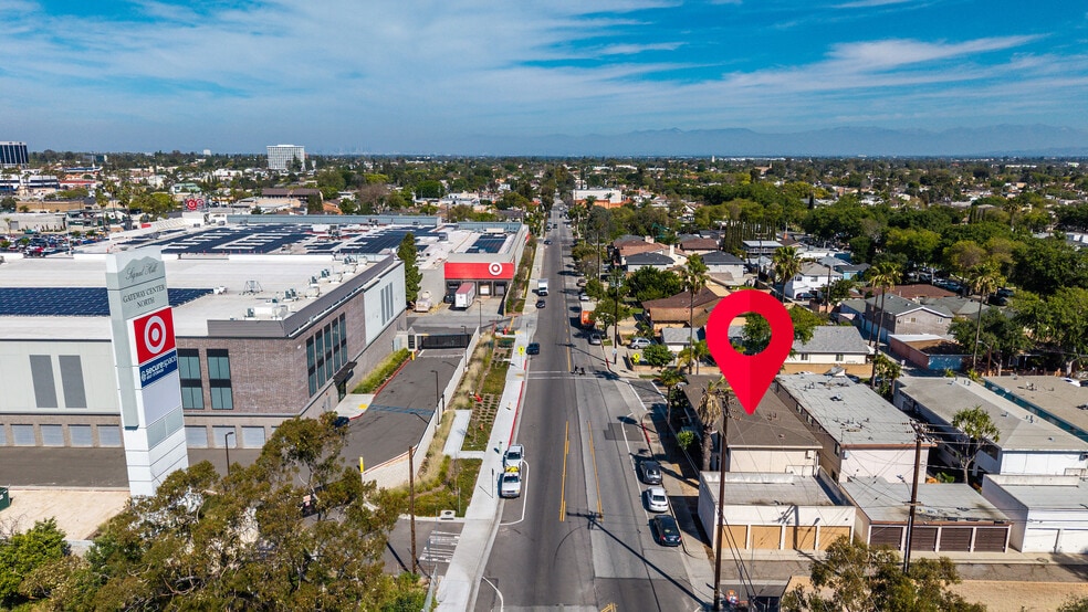 Building Photo - 1000 E 32nd St