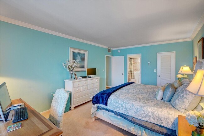 Building Photo - 111 N Pompano Beach Blvd