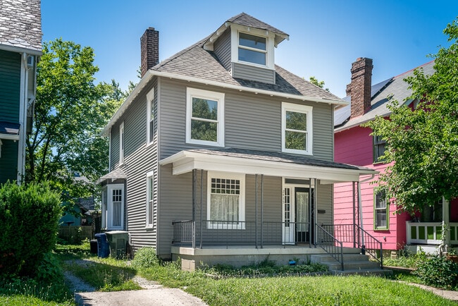 Building Photo - 2435 Summit St