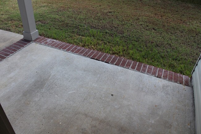 Building Photo - BAYOU VISTA RENTAL HOME 3 BED 2 BATH FENCE...