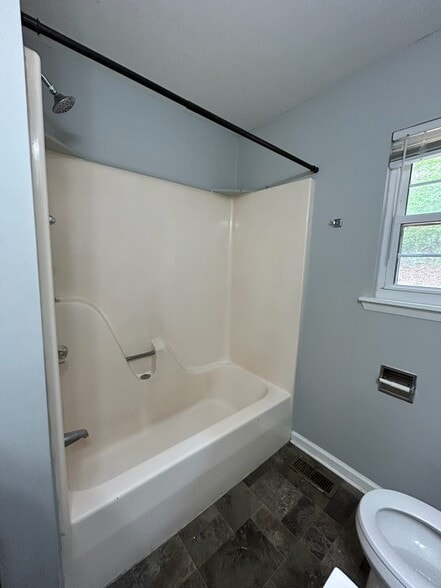 Building Photo - 406 Missionary Ave