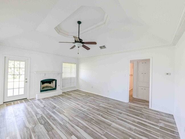 Building Photo - Move-in Ready 3 bed/ 2 bath home in South ...