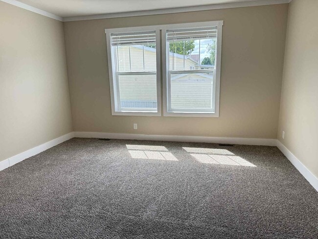 Building Photo - 48571 Lakeview Cir