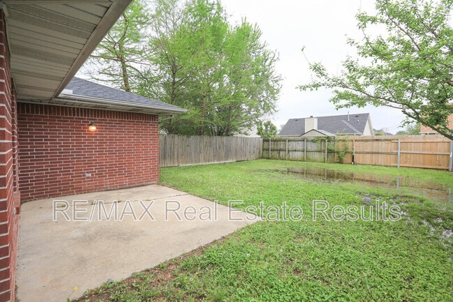 Building Photo - 2306 W Roselawn St