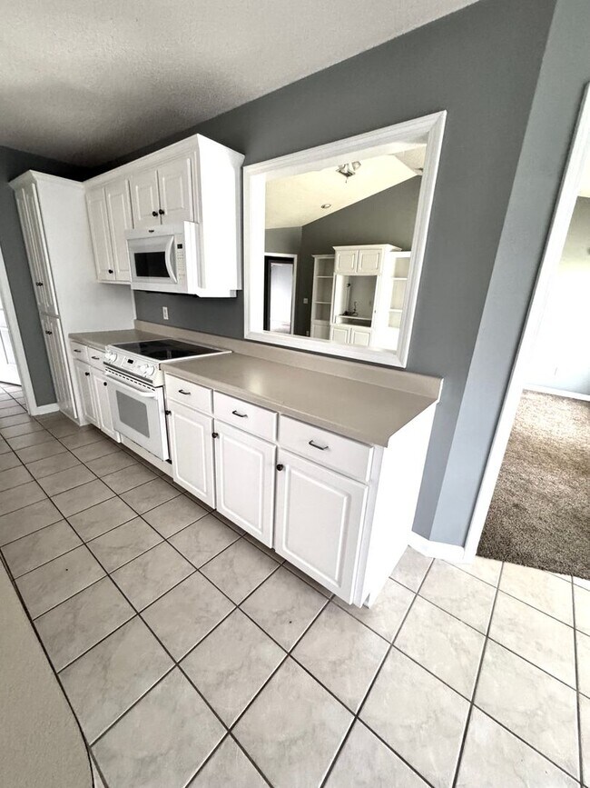 Building Photo - 3085 Achey Dr
