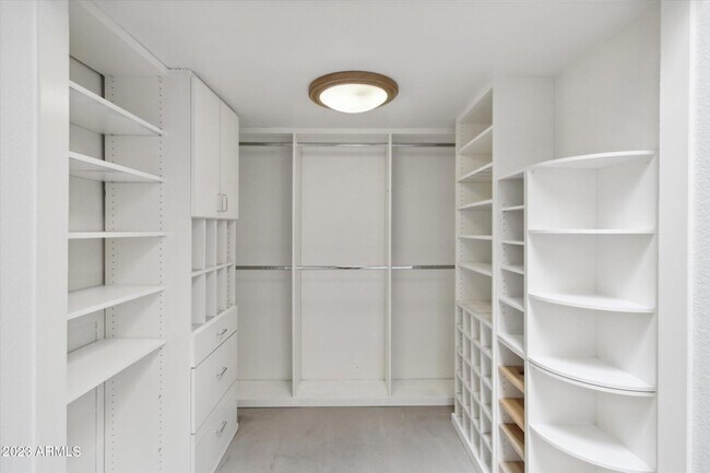 Building Photo - 2150 S Las Palmas