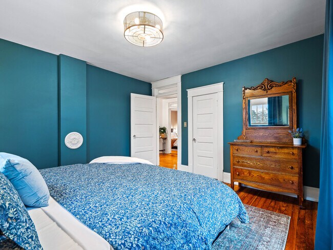 Building Photo - 2ND East Dr