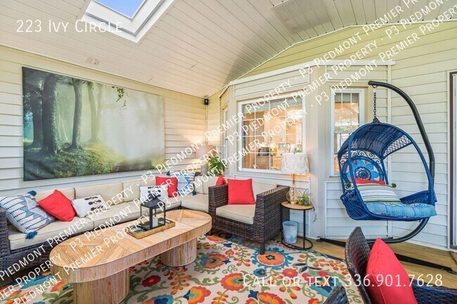 Building Photo - 223 Ivy Cir