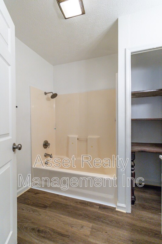 Building Photo - 3928 Porter Ave