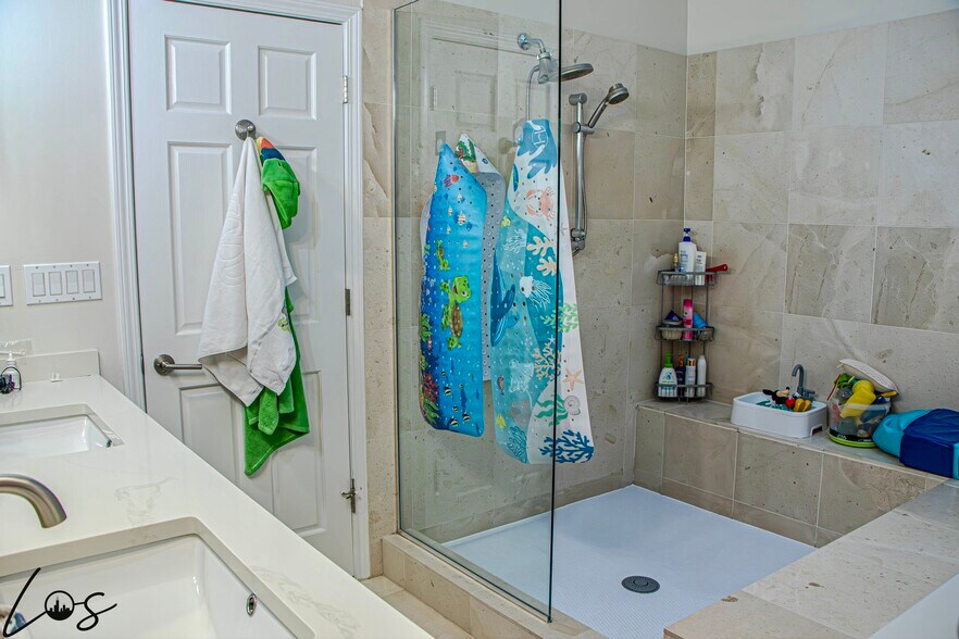 Building Photo - 1023 N Winchester Ave