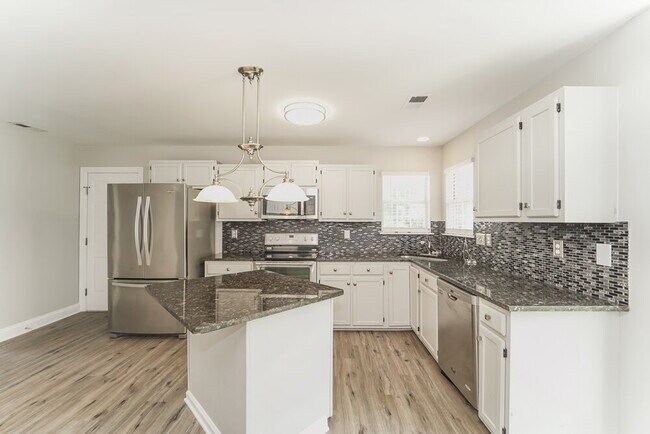 Building Photo - 1733 Josie St