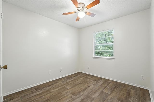 Building Photo - 302 Candlewood Ln