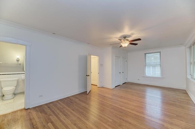 Building Photo - 6833 S Cregier Ave