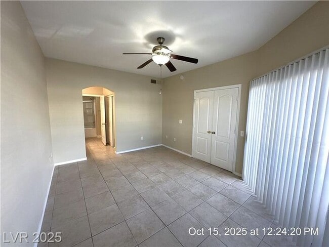 Building Photo - Fantastic Southwest first-floor unit in a ...