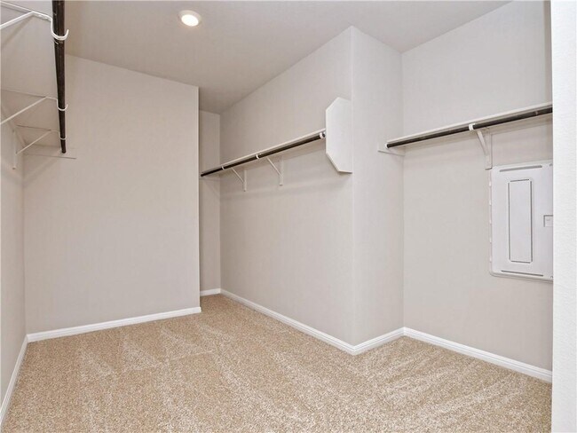 Building Photo - 401 Rainmaker Ln