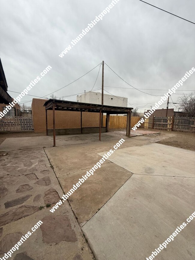 Building Photo - CNM/UNM Area