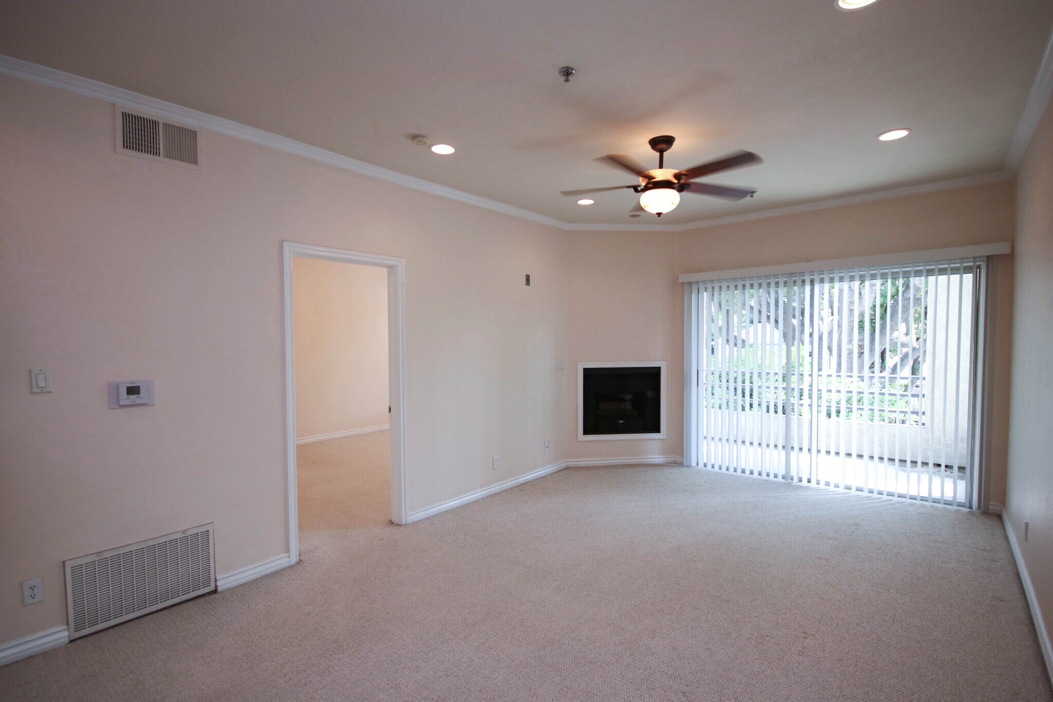 Building Photo - 300 N El Molino Ave