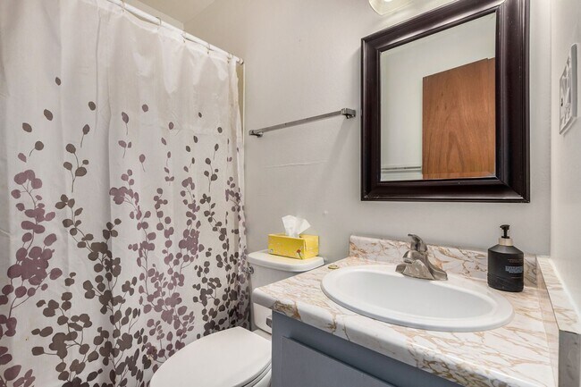 Building Photo - Charming Updated 3 Bed/2 Bath Home in North Central Phoenix