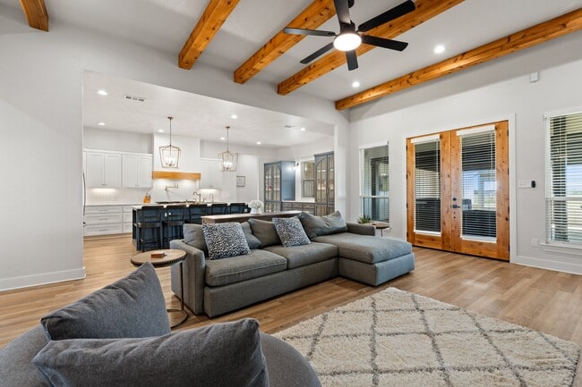 Building Photo - 251 Willow Moon Ranch Rd