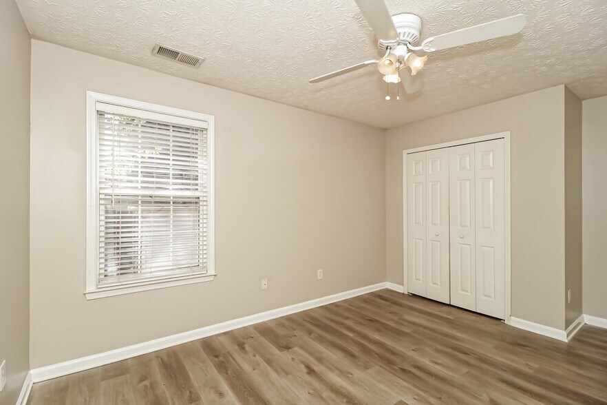 Building Photo - 3130 Kirkwood Dr NW