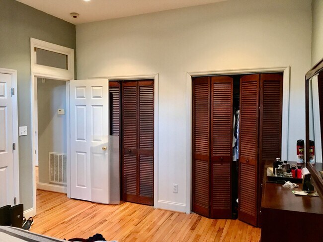Building Photo - Excellent Location!!