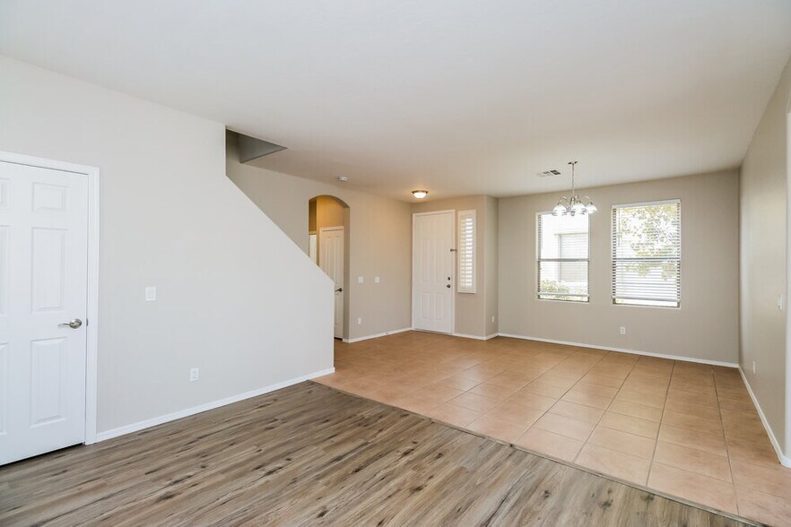 Building Photo - 125 N 22nd Pl