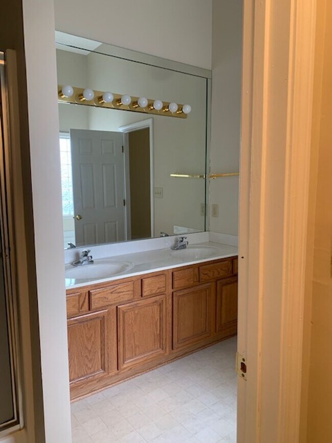 Building Photo - Chilesburg home with full unfinished basement  260409