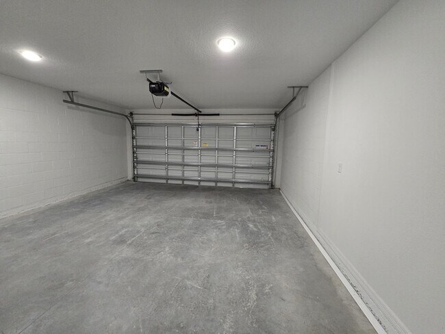 Building Photo - Beautiful 3/2/2 SF Home For Rent in Davenport, FL $2199