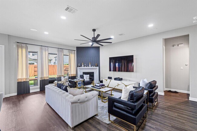 Building Photo - 7211 Sylvan Birch Trl