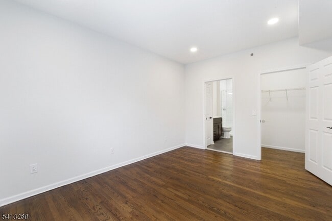 Building Photo - 50 Maple Ave