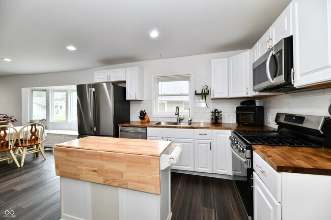 Building Photo - 1924 Mansfield St