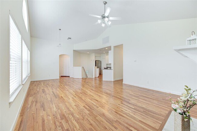 Building Photo - 11508 Main Cedar Dr