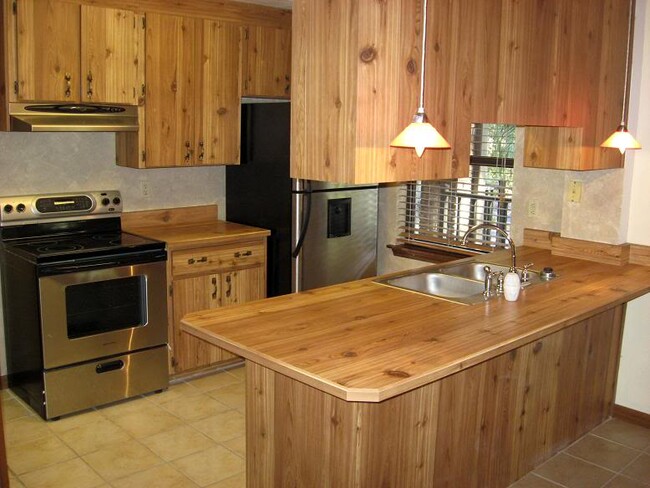 Building Photo - 1642 Spring Garden Ct