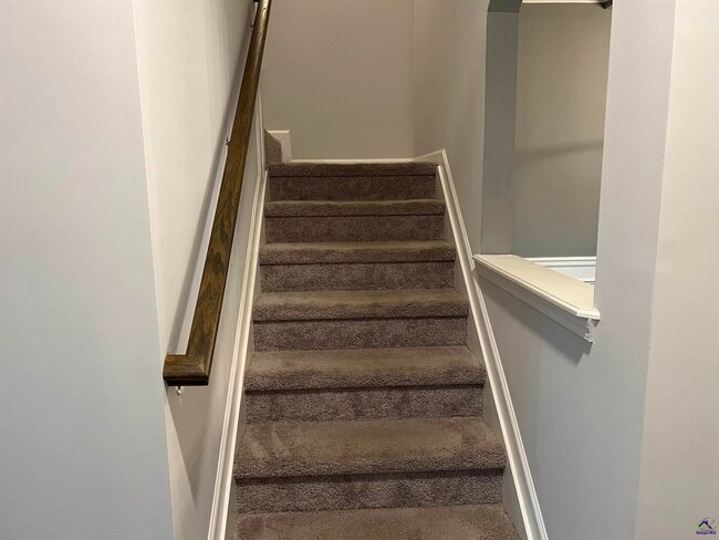 Building Photo - 108 W River Cane Run