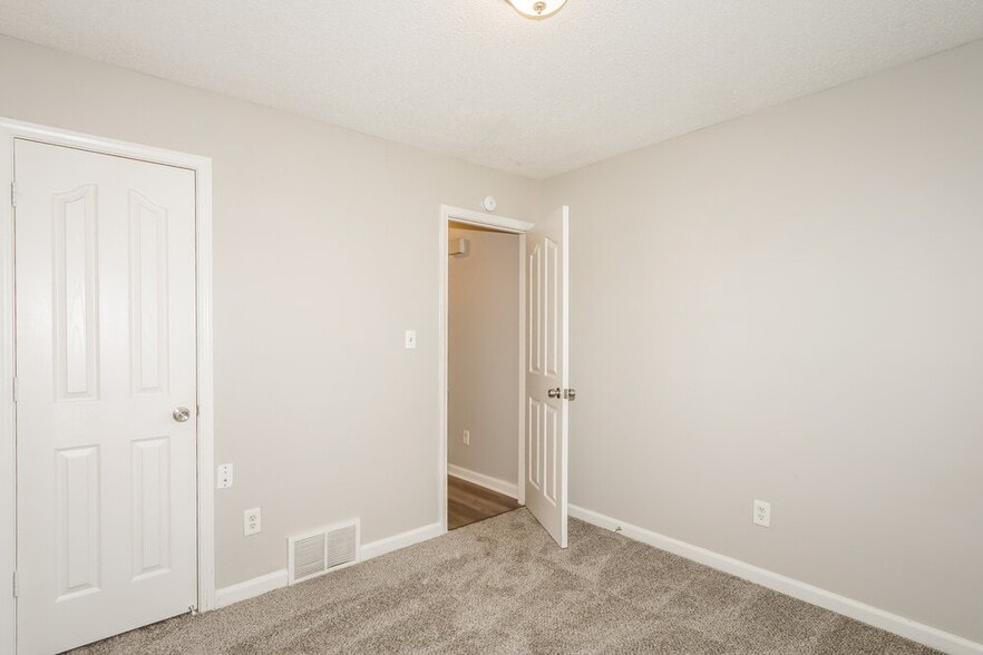 Building Photo - 1651 Thomas St