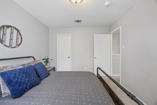 Building Photo - 2112 Perkins Pl