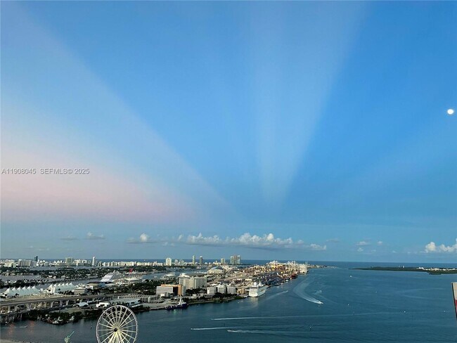 Building Photo - 253 NE 2nd St