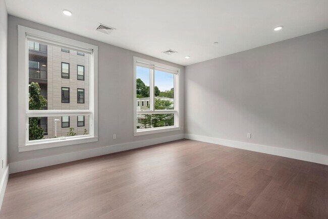 Building Photo - Jamaica Plain spacious studio w/ central a...