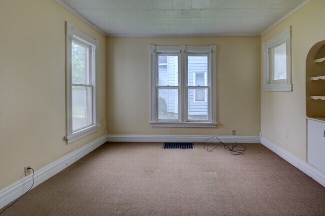 Building Photo - 2530 7th Ave